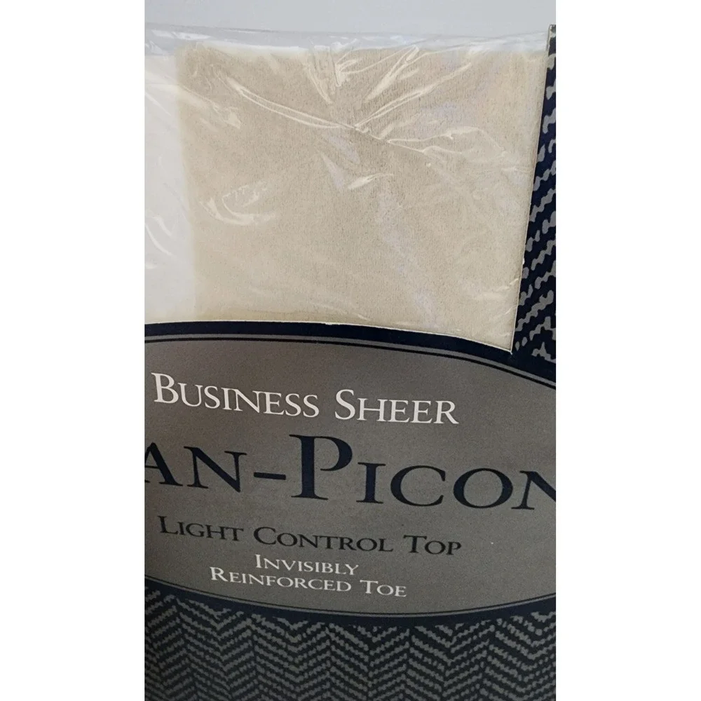 Evan-Picone Business Sheer Pantyhose NIP Medium Vanilla New Light Control Top